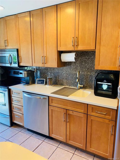 1362 Hummel Ave, Holbrook, NY, 11741-5712 | Card Image