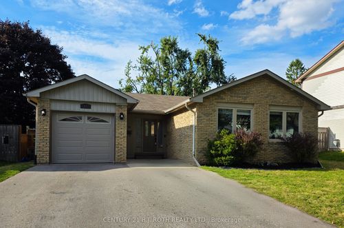 16 Gloria St, Barrie, ON, L4N4L9 | Card Image