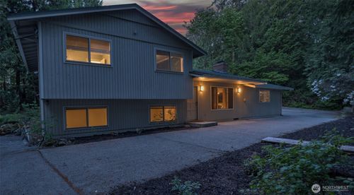 19134 Se May Valley Rd, Issaquah, WA, 98027-5440 | Card Image