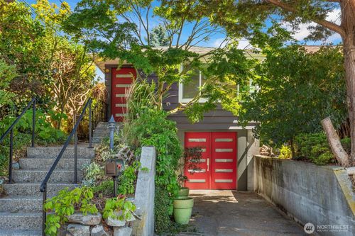 6746 10th Ave Nw, Seattle, WA, 98117-5209 | Card Image