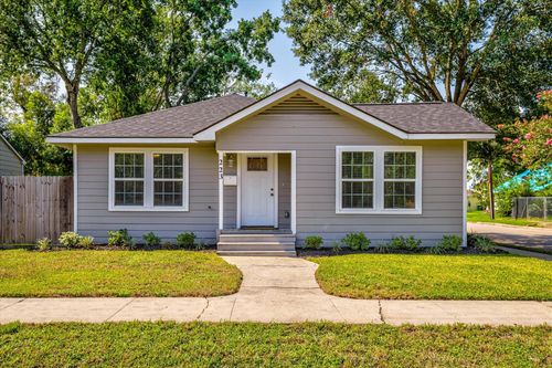 223 Adoue St, Baytown, TX, 77520-4639 | Card Image