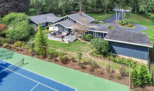 5 Mohawk Ln, Woodbridge, CT, 06525-1401 | Card Image