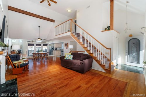 6460 Marble Ln, Flushing, MI, 48433-2586 | Card Image