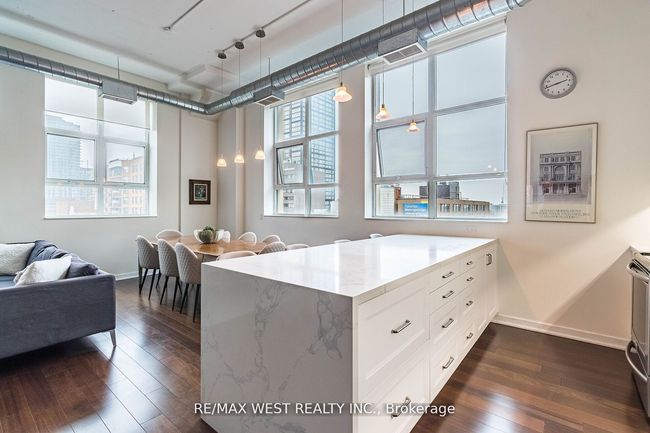 821 - 155 Dalhousie St, Condo with 2 bedrooms, 2 bathrooms and null parking in Toronto ON | Image 17