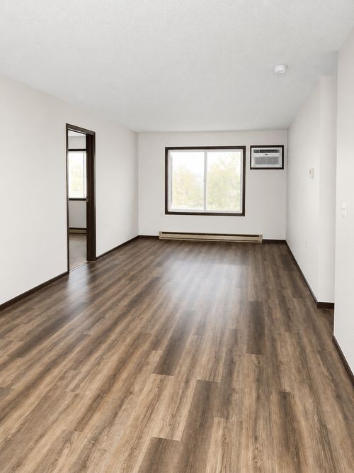 s207-808 Hills Ave, Jackson, MN, 56143-1071 | Card Image