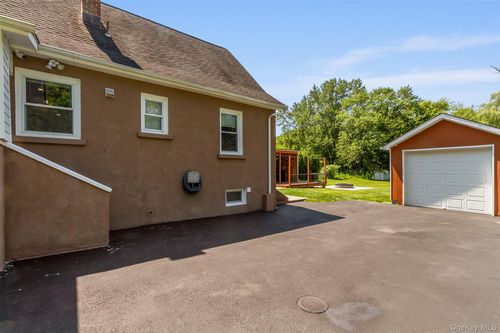 141 Dixon Rd, Carmel, NY, 10512-4135 | Card Image