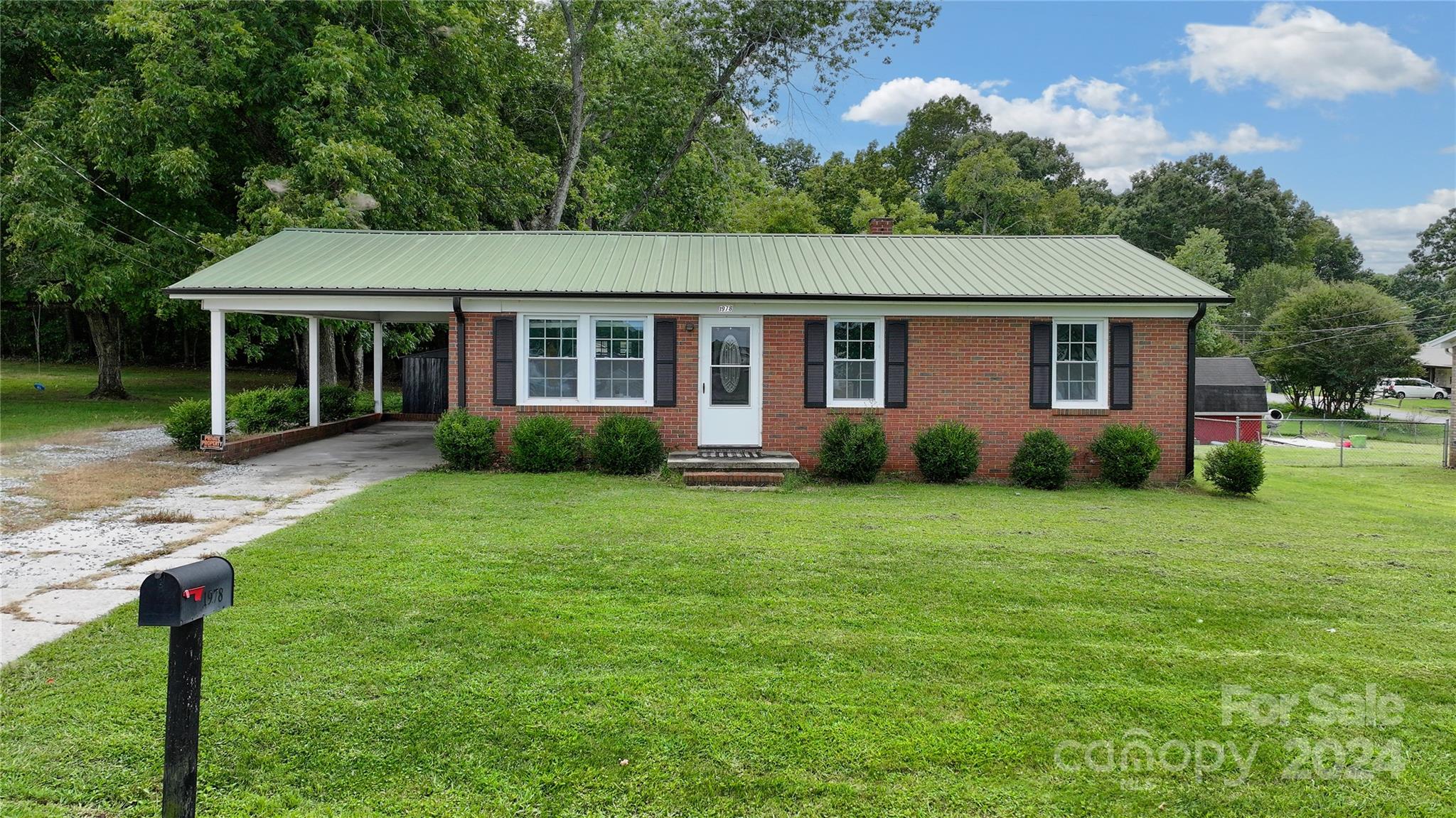 Lake Rd, Thomasville, NC 27360