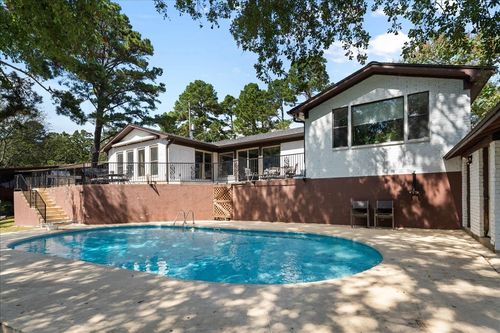 2002 W Lake Dr, Gladewater, TX, 75647-3204 | Card Image