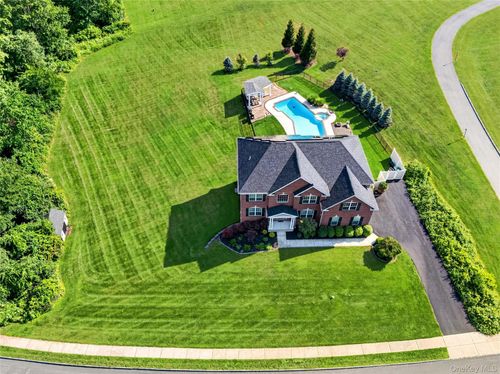 33 Luthien Forest Rd, New Windsor, NY, 12553 | Card Image