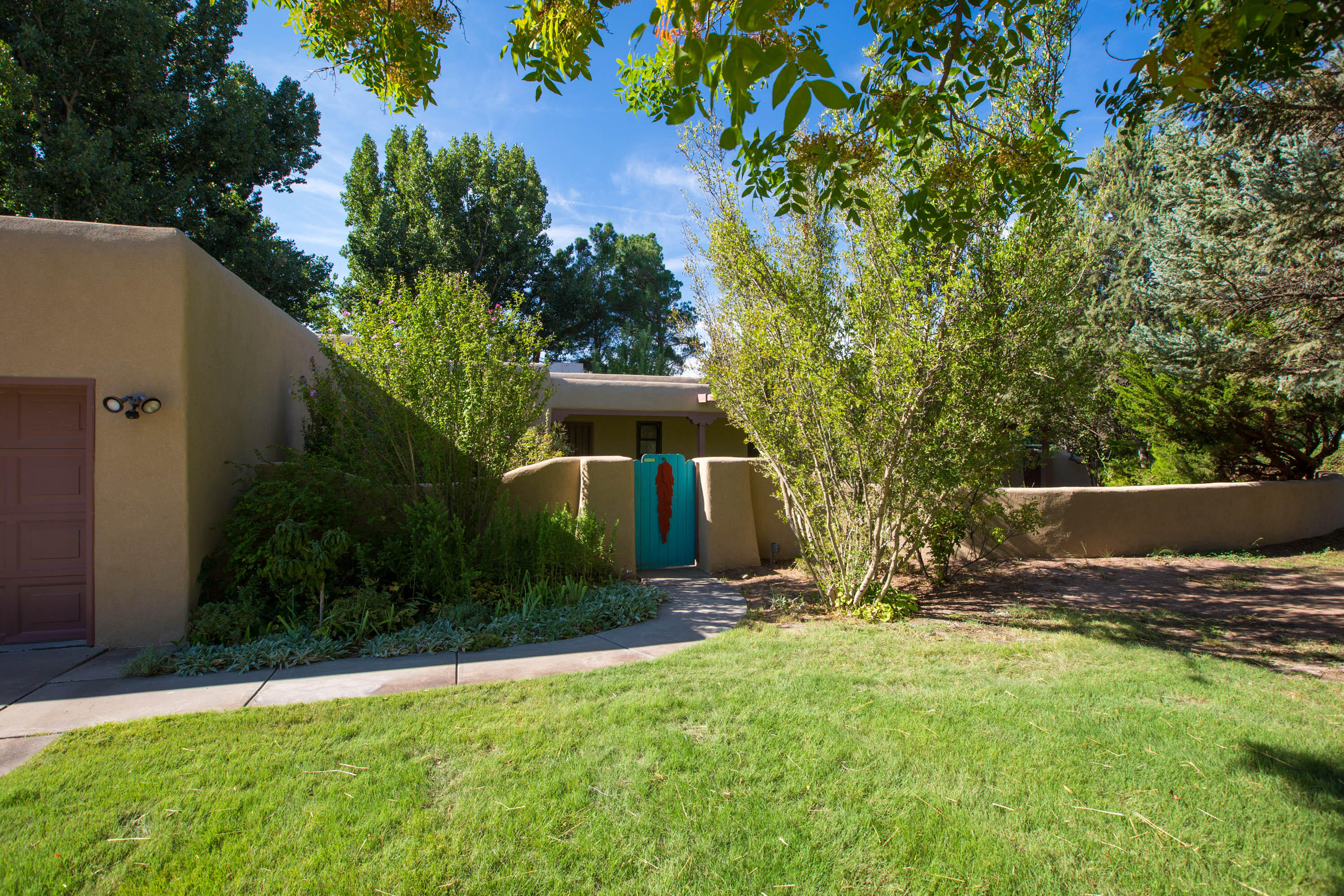 Camino DE Lucia , Corrales, NM 87048