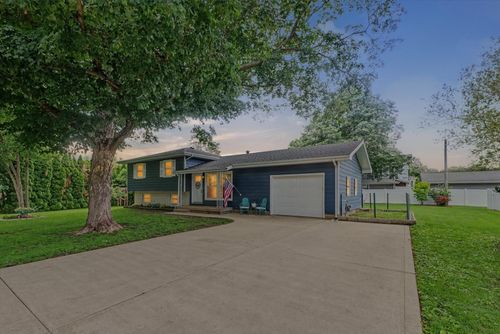 210 Brookview Dr, Farmer City, IL, 61842-9736 | Card Image