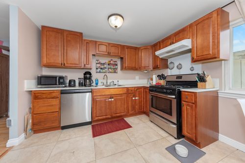 2 Faust Ct, Ann Arbor, MI, 48108-2516 | Card Image