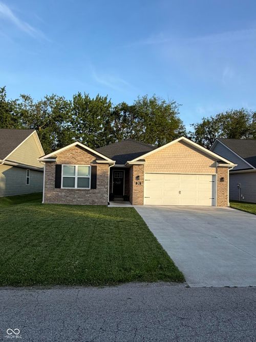 731 Maple Ave, Seymour, IN, 47274-2700 | Card Image