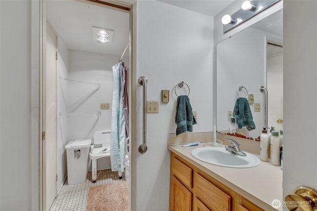 C13 - 122 Sw 166 Th Pl, Condo with 2 bedrooms, 1 bathrooms and 1 parking in Normandy Park WA | Image 14