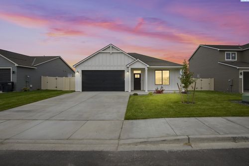 1109 18th St, Benton City, WA, 99320-5777 | Card Image