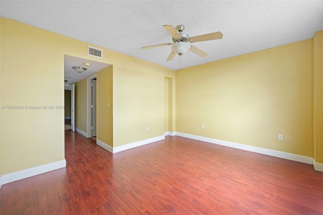APT-1303 - 520 Se 5 Th Ave, Condo with 3 bedrooms, 2 bathrooms and null parking in Fort Lauderdale FL | Image 10