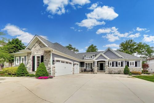 2501 Pennington Pl, Valparaiso, IN, 46383-9162 | Card Image