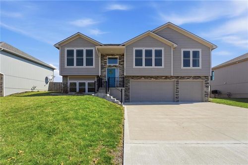 1411 Norfolk Dr, Harrisonville, MO, 64701-2096 | Card Image