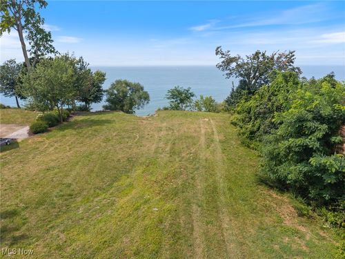 10211 Lake Shore Blvd, Bratenahl, OH, 44108-1058 | Card Image