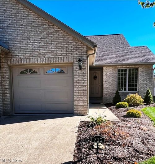 712 Parkview Dr, Dover, OH, 44622-1164 | Card Image