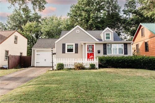 1056 Taggart St Nw, Massillon, OH, 44646-2214 | Card Image