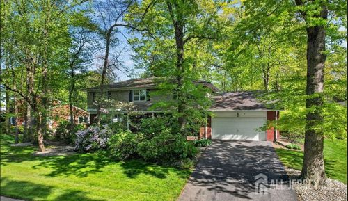 39 Independence Dr, East Brunswick, NJ, 08816-3226 | Card Image