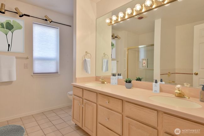 Primary Full bath. | Image 17