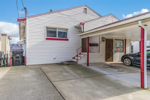 1732 Dexter Ave N, Seattle, WA, 98109-3021 | Card Image