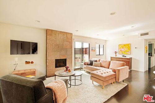 2310 11th St, Santa Monica, CA, 90405-2527 | Card Image