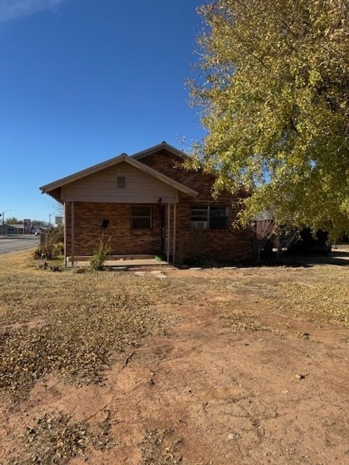 1010 Dubose St, Quanah, TX, 79252-5416 | Card Image