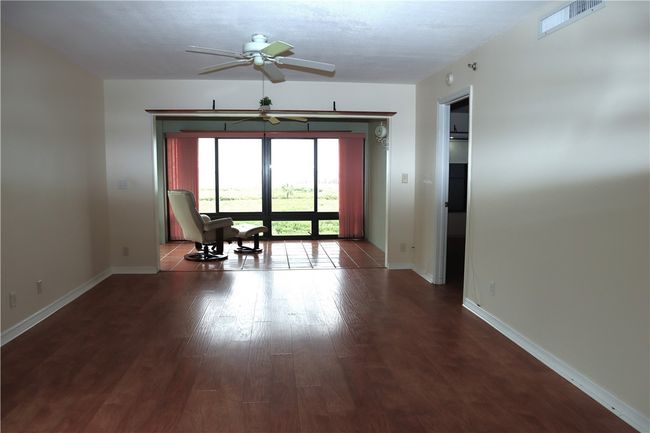 APT-201 - 6240 E Mirror Lake Dr, House attached with 2 bedrooms, 2 bathrooms and null parking in Sebastian FL | Image 6