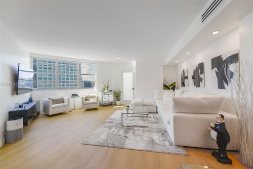 1962-801 Brickell Bay Dr, Miami, FL, 33131-2941 | Card Image