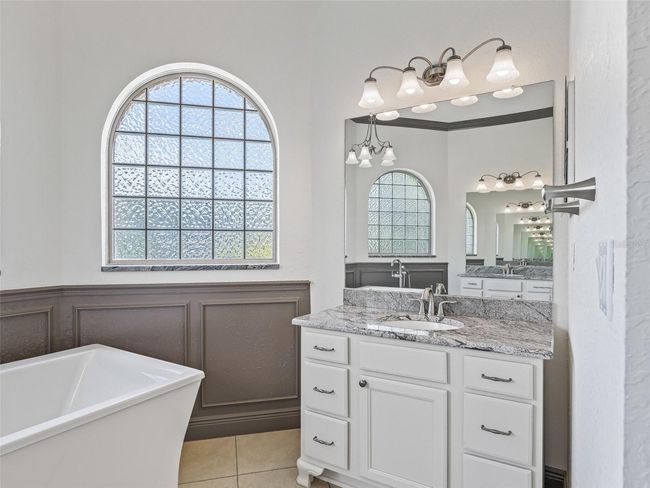 En suite w/2 Vanities | Image 43
