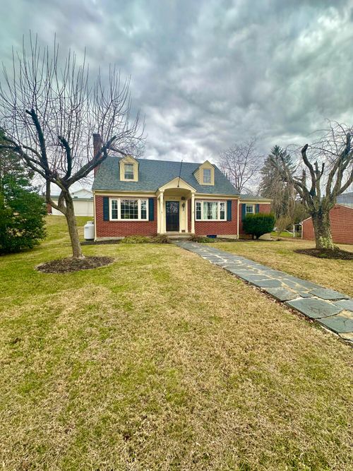 2714 Jackson River Rd, Covington, VA, 24426-6099 | Card Image