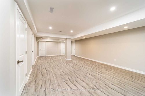 lower-111 Ironside Dr, Woodbridge, ON, L4H4C4 | Card Image