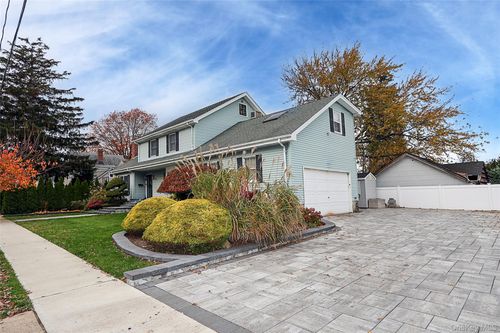 25 Centre St, Hempstead, NY, 11550-2408 | Card Image