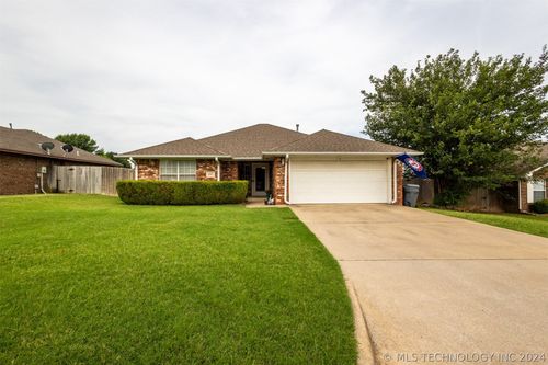 1917 Red Bud Court, Ardmore, OK, 73401 | Card Image