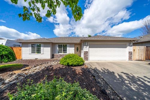 1006 Parkdale Ave, Medford, OR, 97501-1893 | Card Image