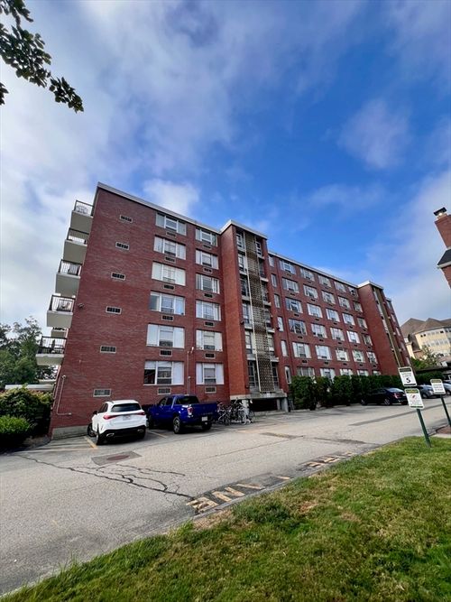 607-20 Hammond Pond Pkwy, Chestnut Hill, MA, 02467-2135 | Card Image