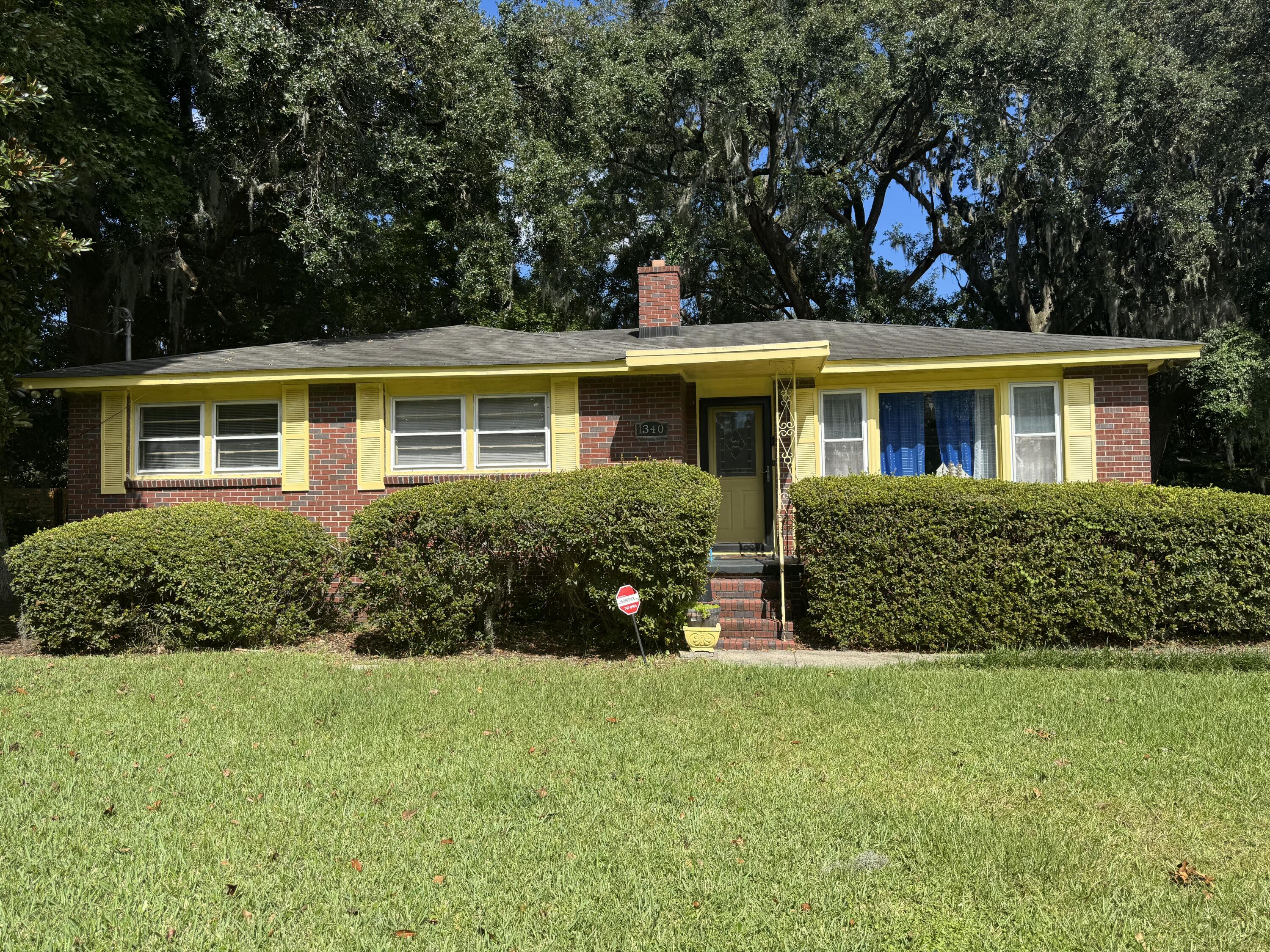 Mosstree Rd, North Charleston, SC 29405