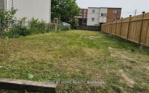 361 Adelaide Ave W, Oshawa, ON, L1J2R7 | Card Image