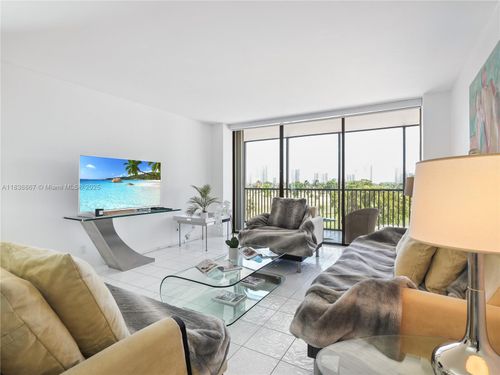 apt-536-20379 W Country Club Dr, Aventura, FL, 33180-1627 | Card Image