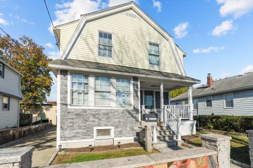 42 Central Ave, East Providence, RI, 02914-4406 | Card Image