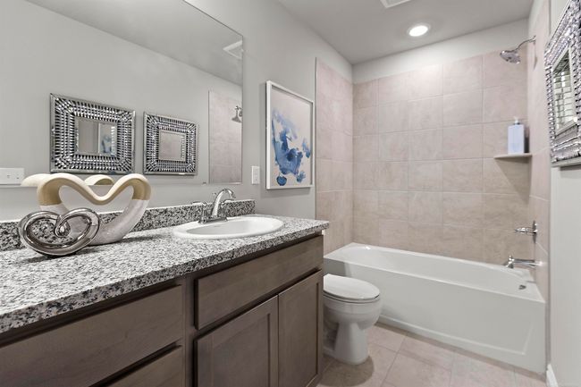 Upstairs Bath | Image 29