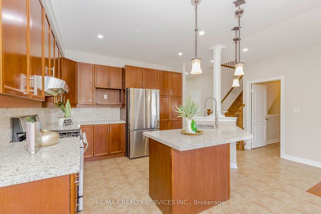 33 Leparc Rd, House other with 7 bedrooms, 5 bathrooms and 5 parking in Brampton ON | Image 9