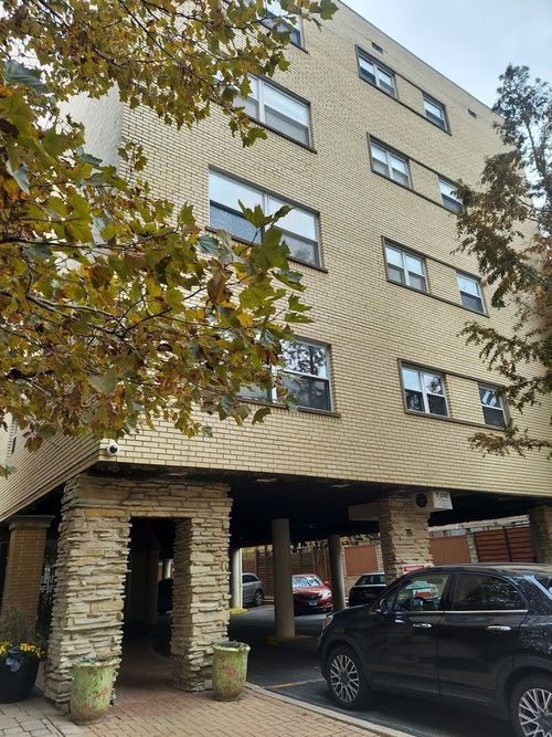 4f-530 Barry Ave, Chicago, IL, 60657-5409 | Card Image