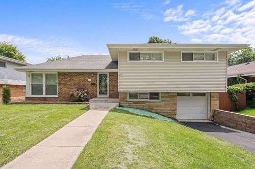 1015 S Leslie Ln, Villa Park, IL, 60181-3130 | Card Image