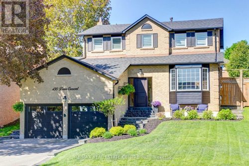 430 Dover Cres, Newmarket, ON, L3Y6C5 | Card Image