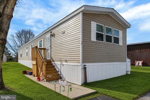 39 Chesapeake Est, THOMASVILLE, PA, 17364-9608 | Card Image