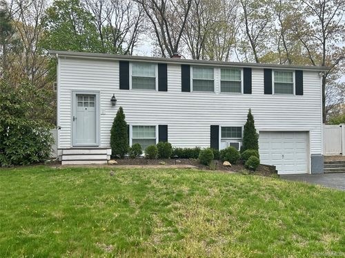 30 Mayflower Ln, East Setauket, NY, 11733-3321 | Card Image